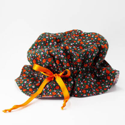 Cappello bimba a trama floreale